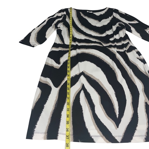 Chicos Knee Length 3/4 Split Sleeve Zebra Print Cold Shoulder Dress Sz 1 US/M8 - Picture 9 of 15